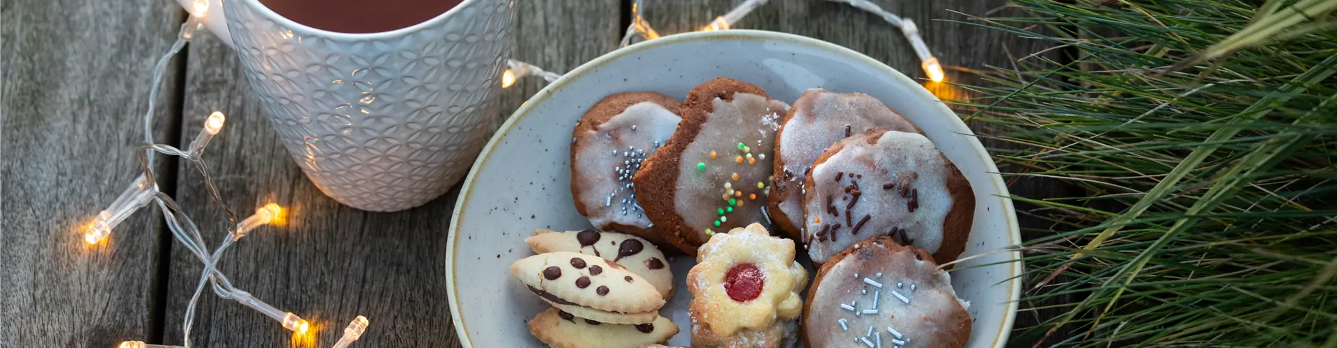 Lichter im Garten - Tee und Kekse